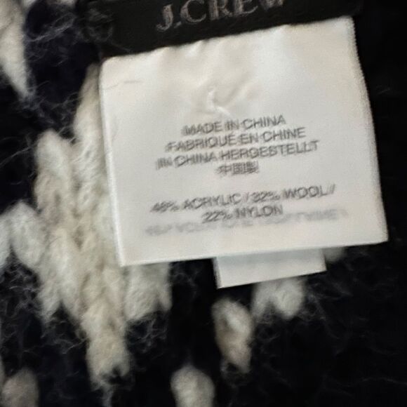 J.Crew reversible black and white heavy knit scarf w aztec pattern NWOT - Picture 4 of 7